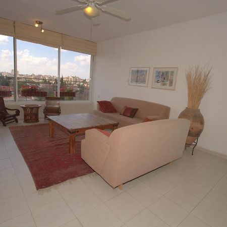 Kfar Saba View Apartment Room photo