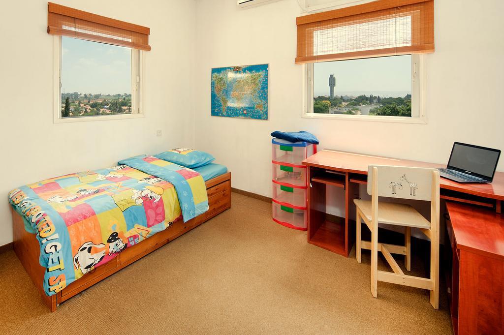 Kfar Saba View Apartment Room photo